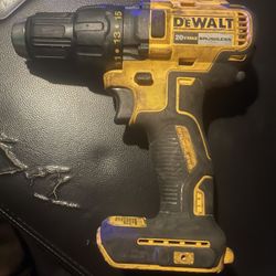 DeWalt/Milwuakee Impact Drivers And Drills