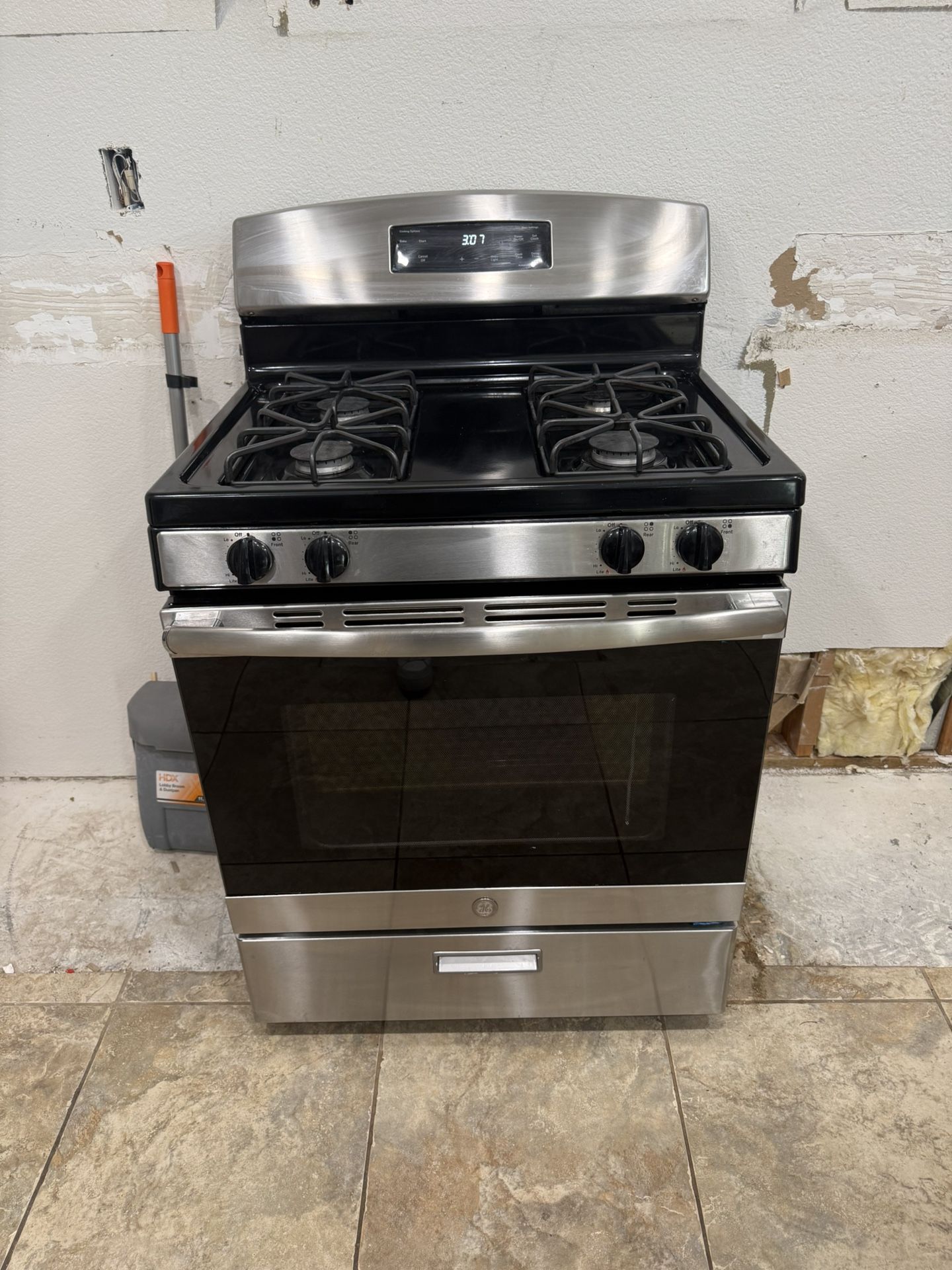 Gas Stove / Oven