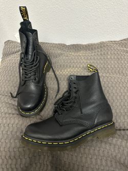 1460 Pascal Black Dr Martens