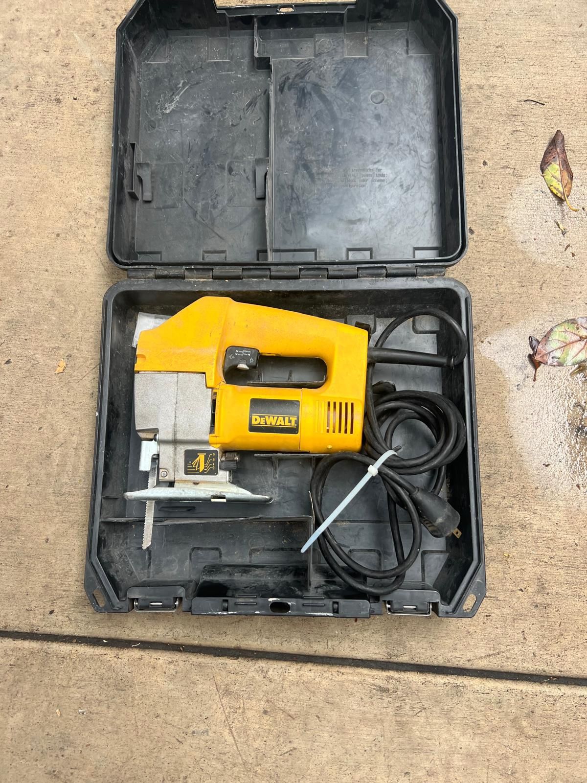 Dewalt Dw318 Variable Speed Jig Saw