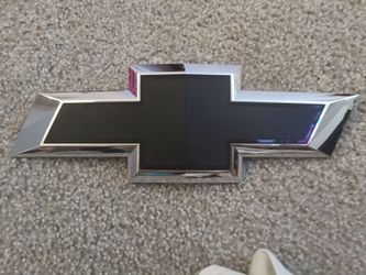 2020-2026 Chevy emblem pick up truck