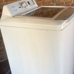 Insignia 4.1 C. Ft. High Efficiency Top Load Washer