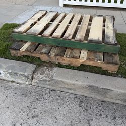 FREE! WOODEN PALLETS