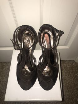 New brown heels size 8