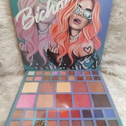 Karol G makeup Palette