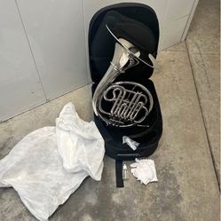 Gorgeous 💕💕💕💕Double French Horn  New