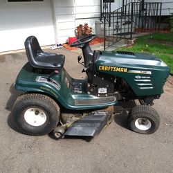 Craftsman Riding Lawnmower