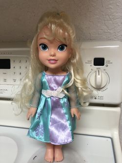 Elsa excelente condition Doll