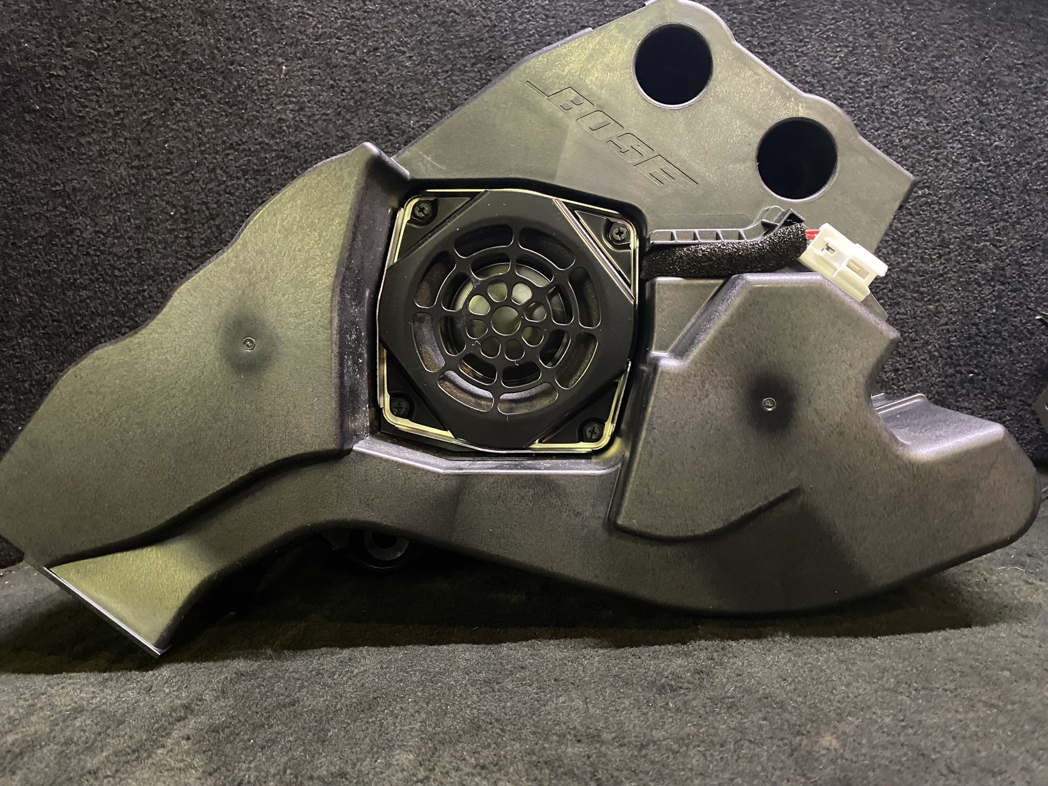2014 - 2021 INFINITI QX80 OEM BOSE AUDIO REAR SUB WOOFER SPEAKER BOX & Amps