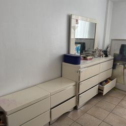 White Cream Dresser W Mirror And 2 Nightstands 