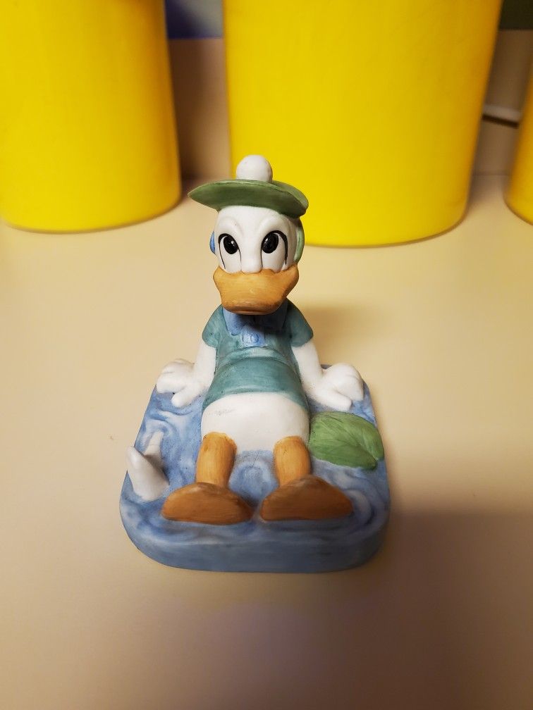 1970's Walt Disney Donald Duck Golfing Figurine