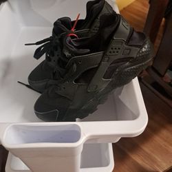 Black Nike Hirachis 5 Youth