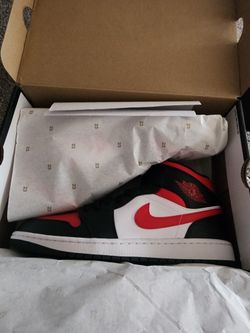 Jordan 1 Mid  NEW