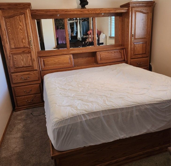 Beautiful King Oak Bedroom Set