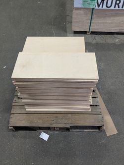 40 Pieces of 3/4 Maple Plywood Offcuts