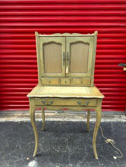 ANTIQUE FRENCH PROVINCIAL SECRETARY DESK/ VANITY/ DELIVERY NEGOTIABLE 