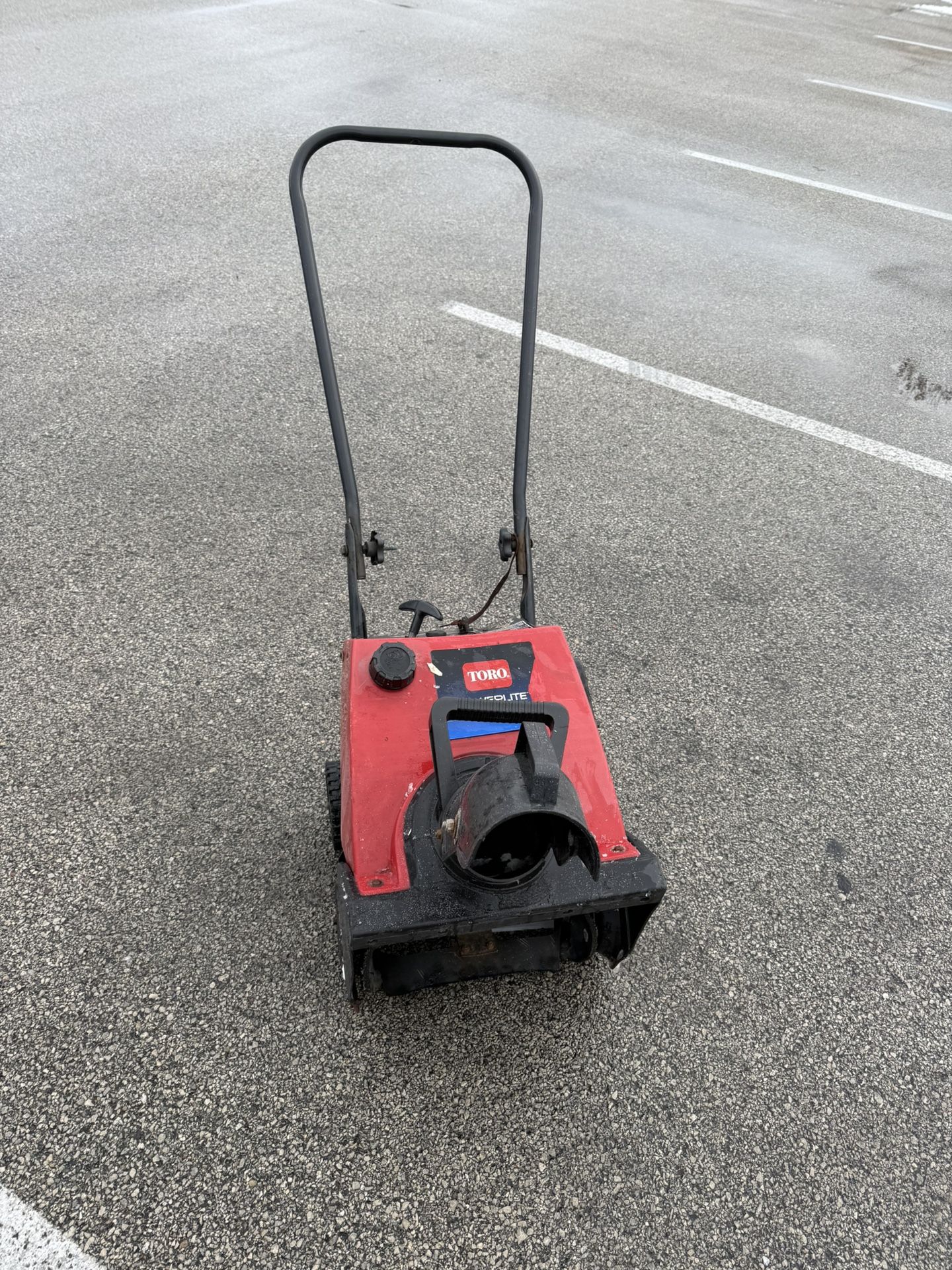TORO POWER LITE SNOW BLOWER. 98 CC ENGINE. 16 INCHES WIDTH. EASY TO START. $75.00  OR BEST OFFER.