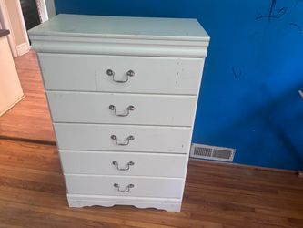 Dresser set