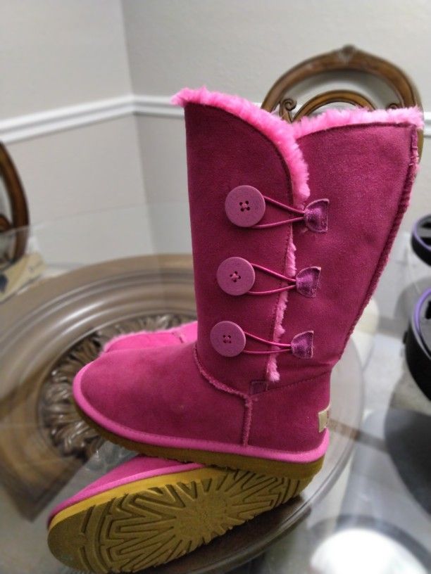 Brand New Size  7 UGG  