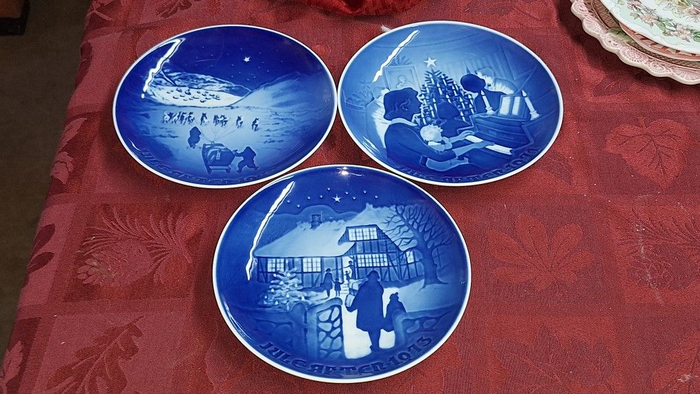 Set Of 3 Bing & Grondahl Royal Copenhagen Christmas Plates For Consequtive Years 1971, 1972 And 1973 G3D029