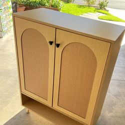 Shoe Storage Cabinet with Adjustable Plates