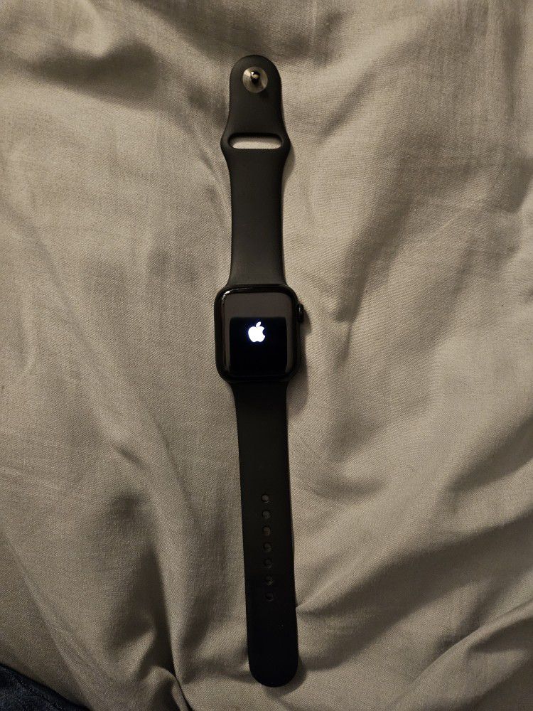 Apple Watch SE Second Generation 40mm
