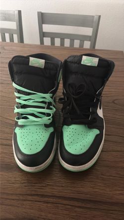Air Jordan 1 Mid SE “gray pine green and air Jordan Retro high OG ‘green Glow ‘
