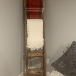 Rustic Blanket Ladder