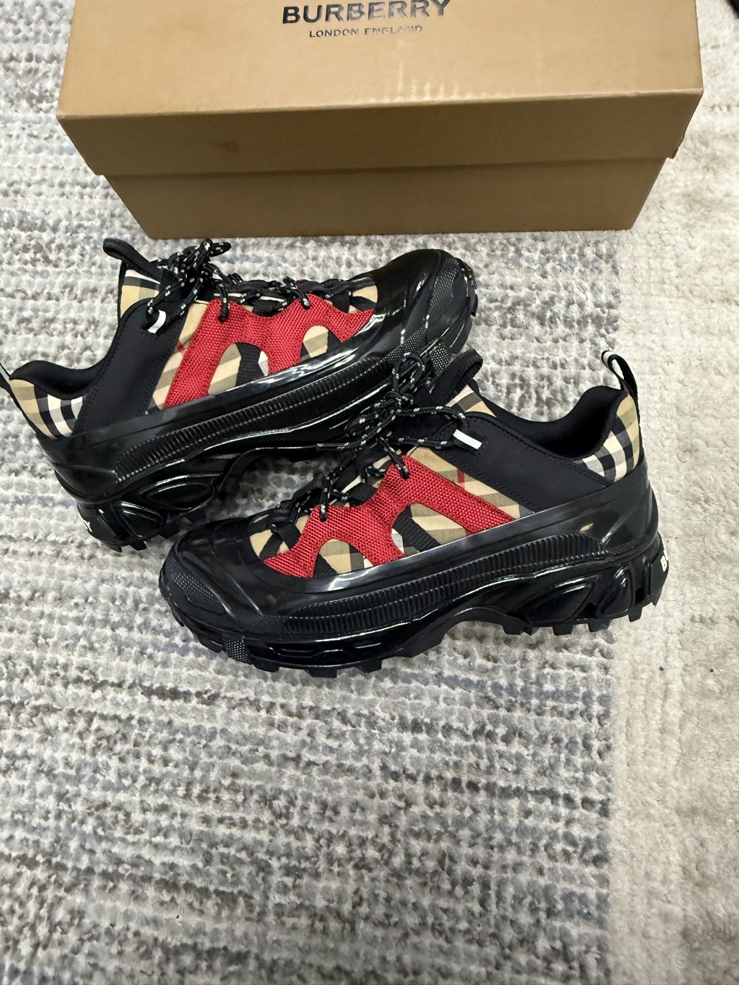 Burberry Arthur Sneakers Fits Size 8US