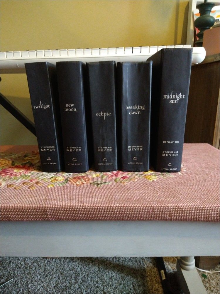 Twilight Saga Full Set Plus New Midnight Sun Book
