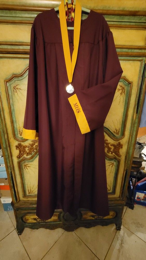 Middleton High School Cap And Gown