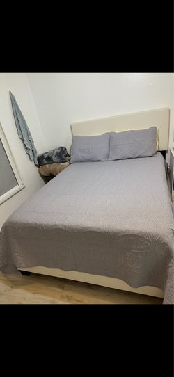 Full bed with mattress