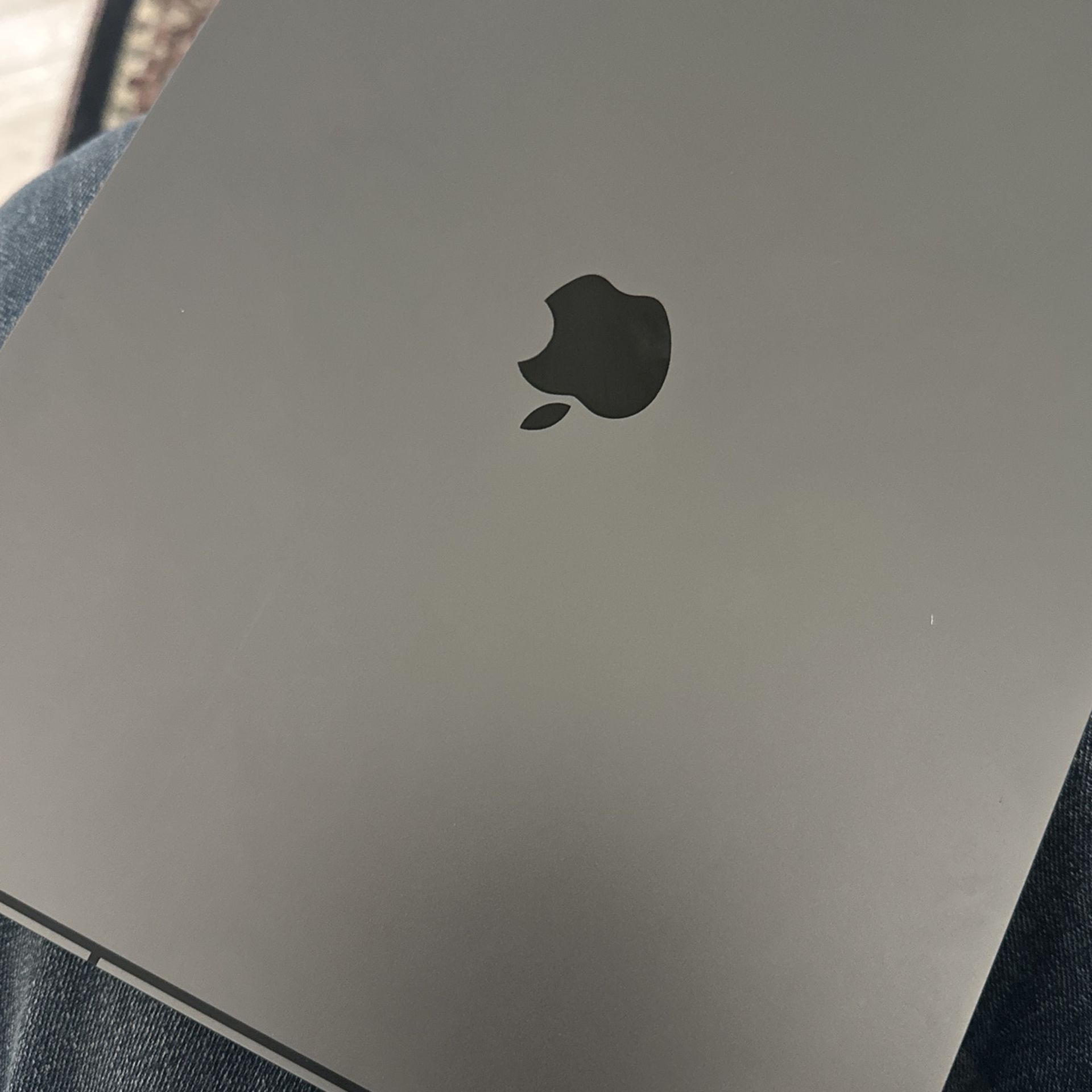 iPad Pro 12.9 1TB Wifi Cellular + Magic Keyboard Folio+apple Pencil 2nd ( I Have A Family Disaster And I Need Money Please Help)