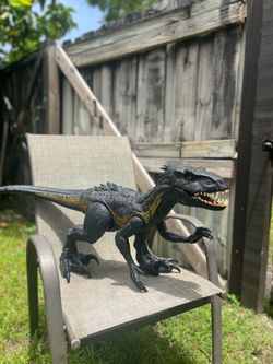 JURASSIC WORLD DINOSAUR: SUPER COLOSSAL INDORAPTOR