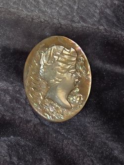 Mother of Pearl Carved Shell Cameo Brooch