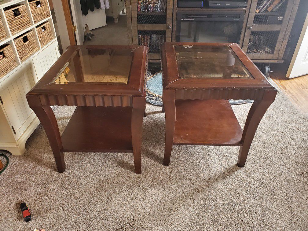 Free 2 end tables in Firstone