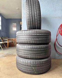 235 60 18 Tires Con 80% De Vida Las 4 de la marca Michelin
