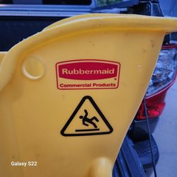 Mop bucket with Wringer