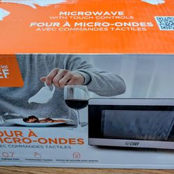 COMMERCIAL CHEF 0.7 Cubic Foot Microwave with 10 Power Levels