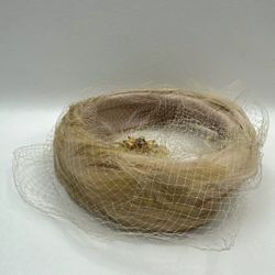 Vintage Ladies Peach Cream Feather Pillbox Hat With Netting Veil Flower Brooch