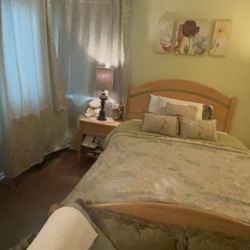 Stanley Sold Wood Full Size Bedroom Set For Sale