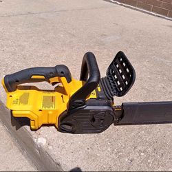 Dewalt 20 v battery powered chainsaw