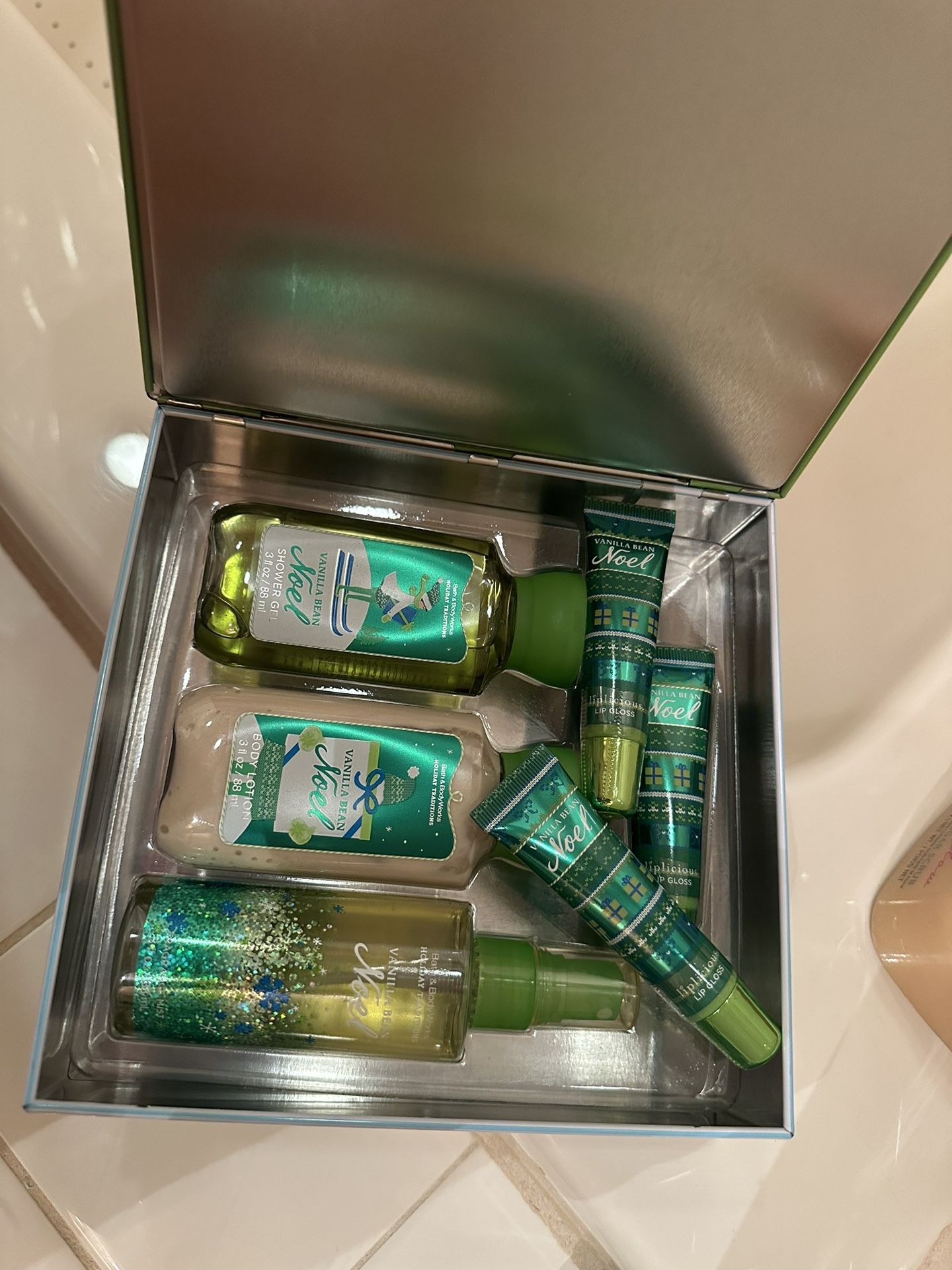 RARE BATH AND BODY WORKS LOT