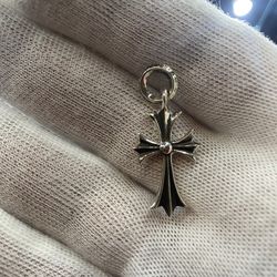 CHROME HEARTS CROSS PENDANT 