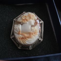 14kt White Gold Antique Cameo Brooch