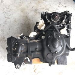 Triumph 955 Daytona engine 1999