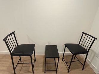 Stylish set of 2 black chairs and a black