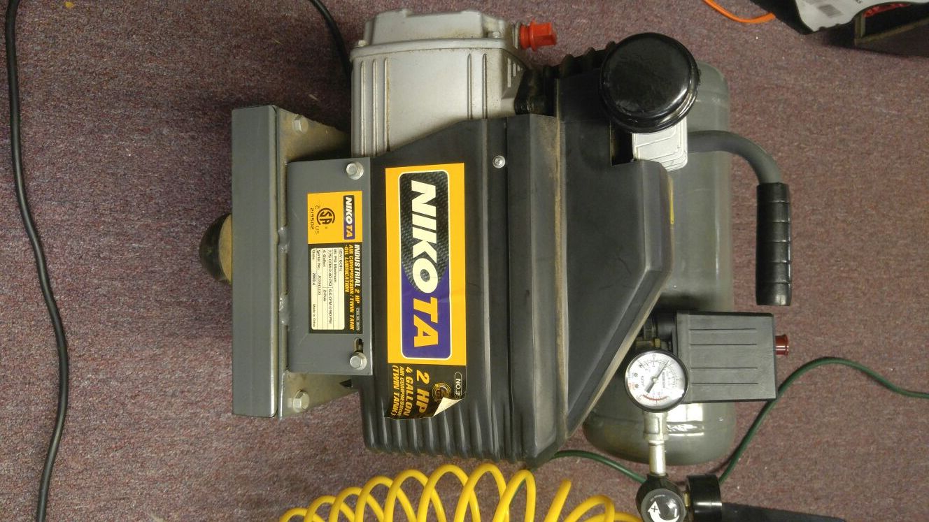 Nikota 2hp, 4 gallon, twin tank, air compressor!!