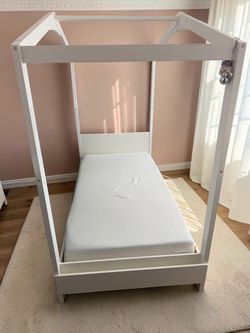 White Wood House Frame Kids Bed without Mattress
