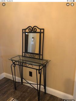 Entryway table and mirror set